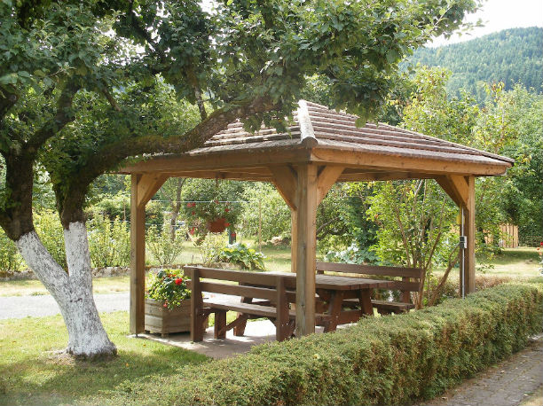 gloriette sous laquelle vous pourrez prendre vos repas